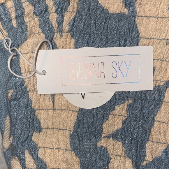 SCrop Top - Picture 3 of 3